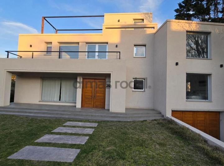 Casa · 331m² · 5 Ambientes · 1 Cochera