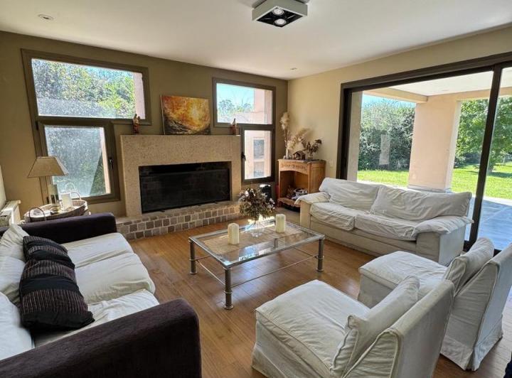 Casa · 331m² · 6 Ambientes