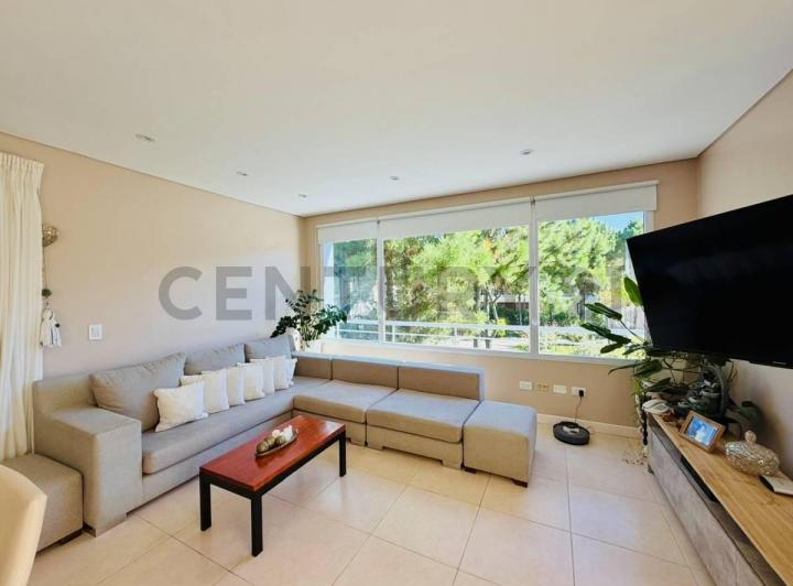 Casa · 320m² · 5 Ambientes · 1 Cochera