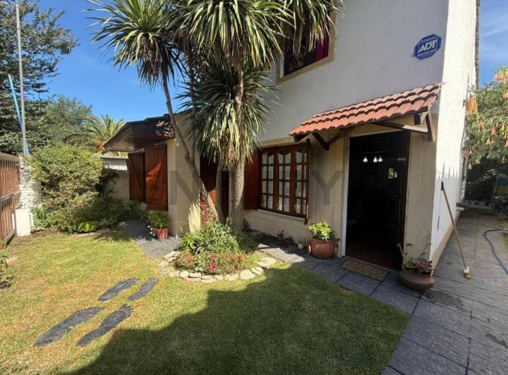 Casa · 120m² · 4 Ambientes · 2 Cocheras