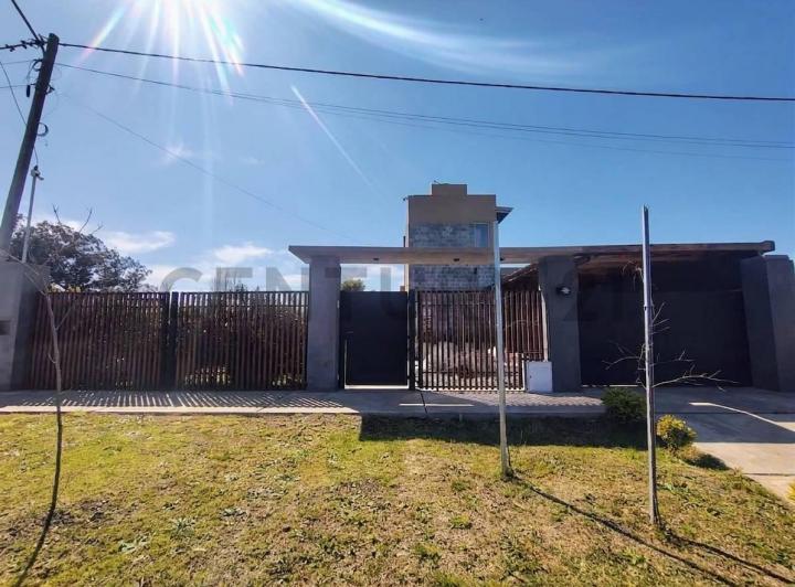 Casa · 83m² · 2 Ambientes · 2 Cocheras