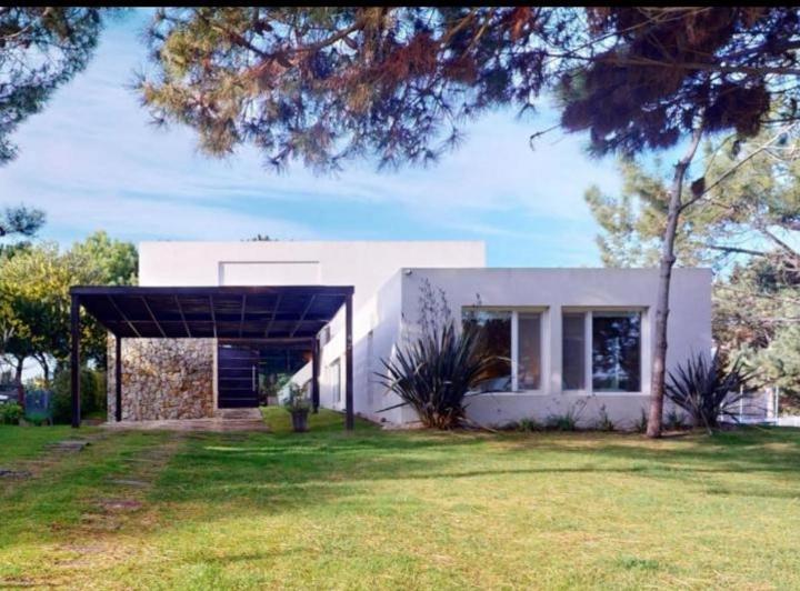 Casa · 286m² · 5 Ambientes · 4 Cocheras