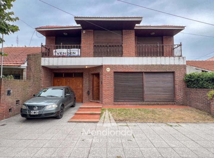 Casa · 341m² · 5 Ambientes · 2 Cocheras