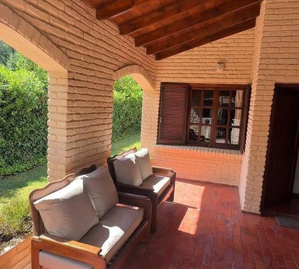 Casa · 515m² · 3 Ambientes · 2 Cocheras
