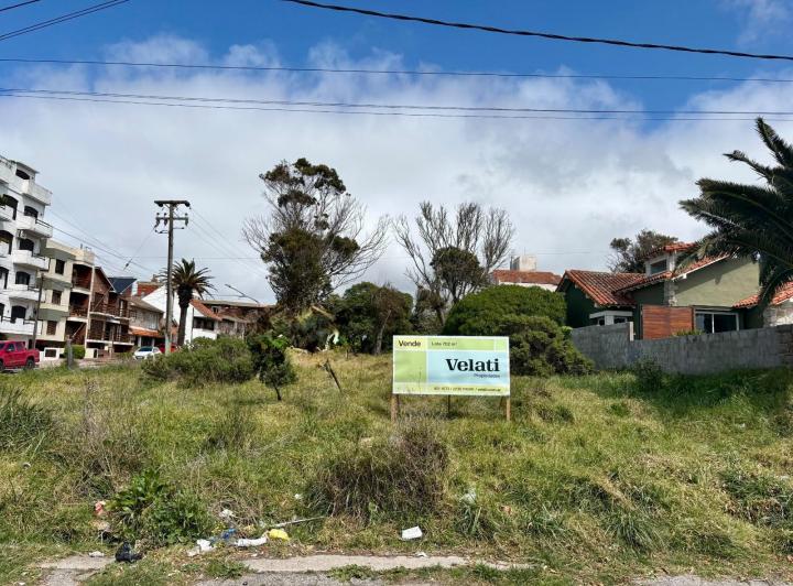 Terreno · 702m²