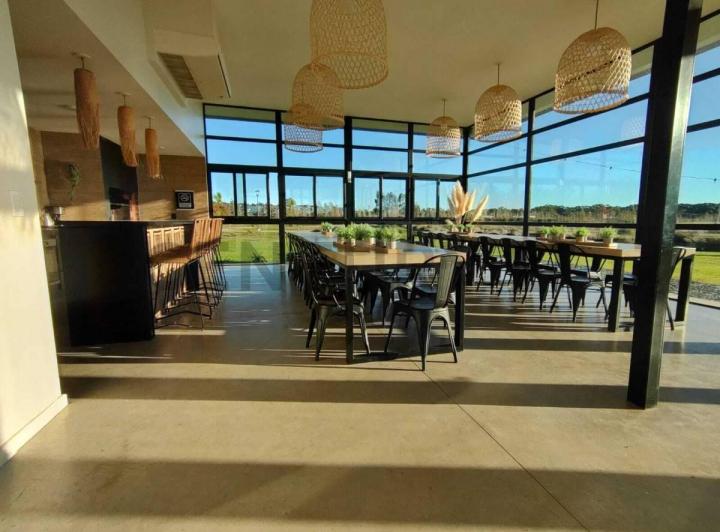 Terreno · 881m²
