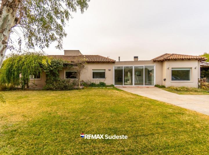 Casa · 237m² · 4 Ambientes · 1 Cochera
