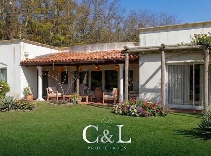 Casa · 160m² · 4 Ambientes · 1 Cochera