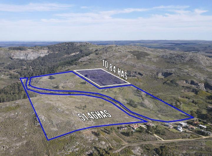 Terreno · 989600m²