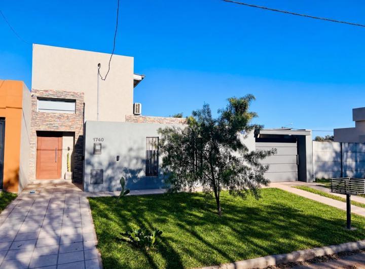 Casa · 336m² · 2 Dormitorios