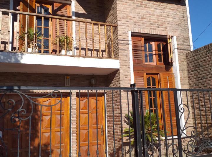 Casa · 150m² · 8 Ambientes · 1 Cochera