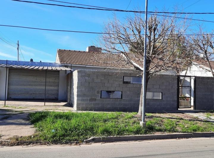 Casa · 220m² · 4 Ambientes · 1 Cochera