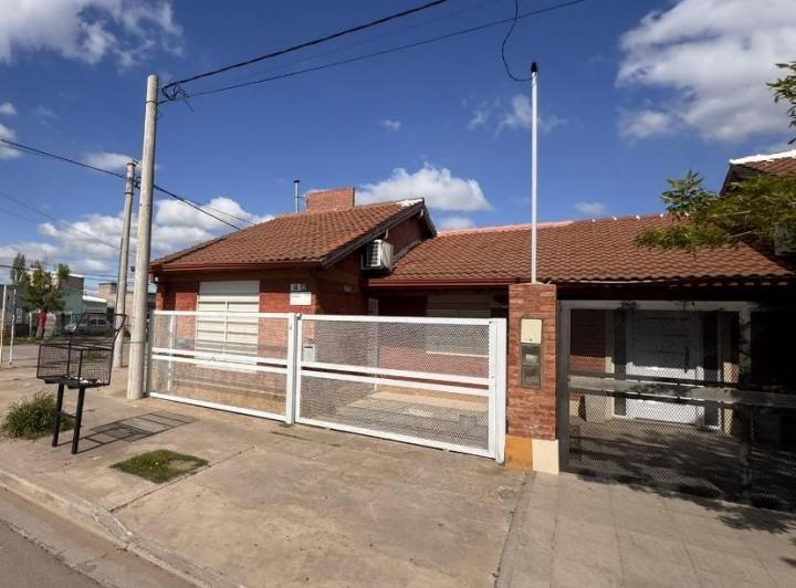 Casa · 150m² · 4 Ambientes · 2 Cocheras