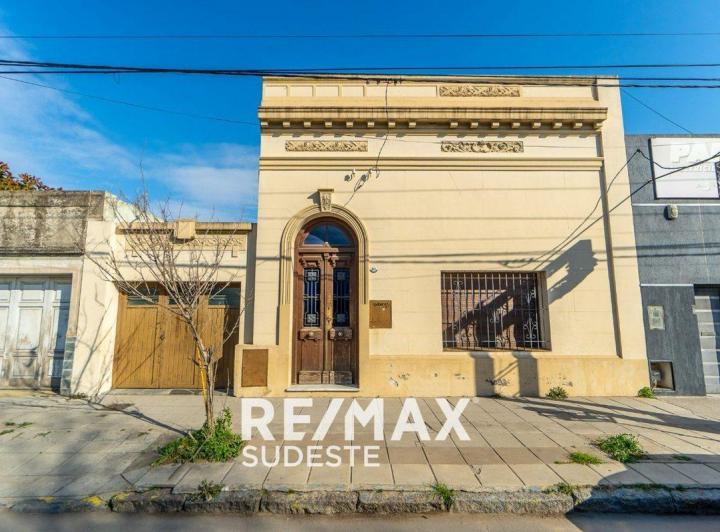 Casa · 176m² · 6 Ambientes · 1 Cochera