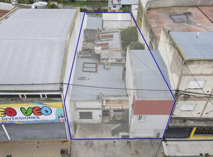 Casa · 230m² · 4 Ambientes · 1 Cochera