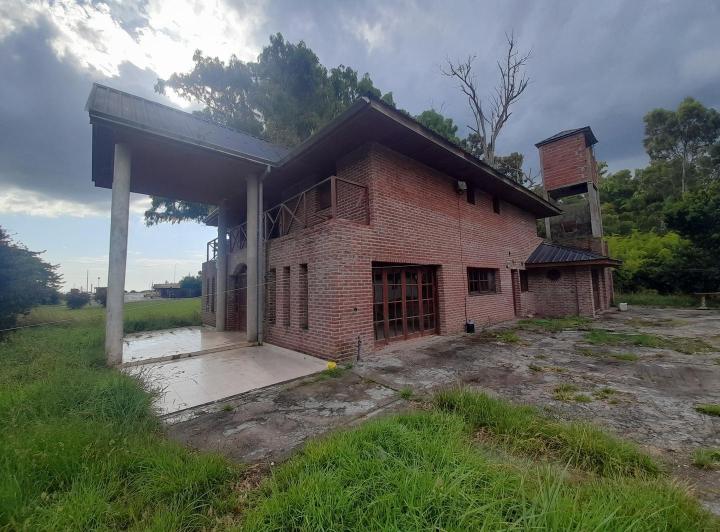 Casa · 450m² · 9 Ambientes · 8 Cocheras