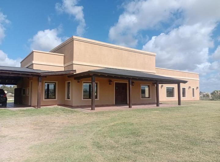 Campo · 600m² · 9 Ambientes