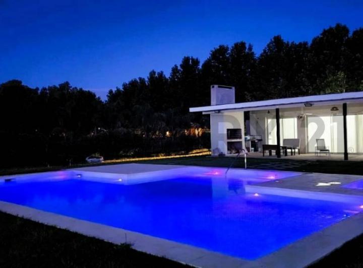 Casa · 227m² · 3 Ambientes · 1 Cochera