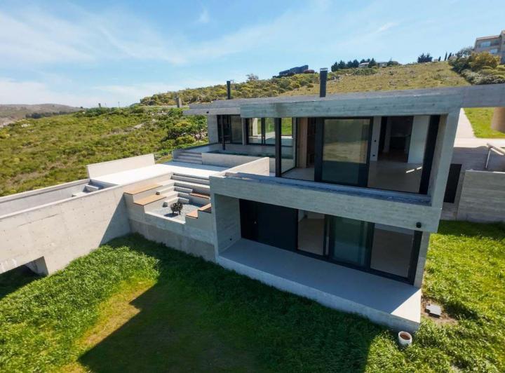 Casa · 270m² · 4 Ambientes · 2 Cocheras