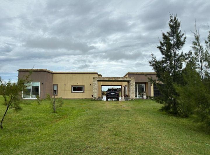 Casa · 200m² · 5 Ambientes · 1 Cochera