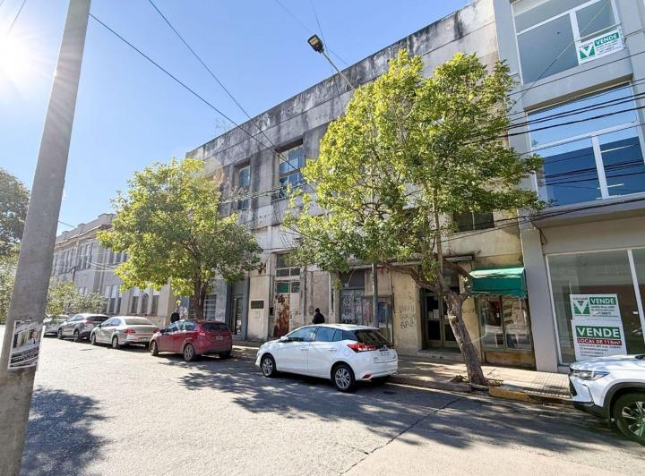 Edificio · 1075m²