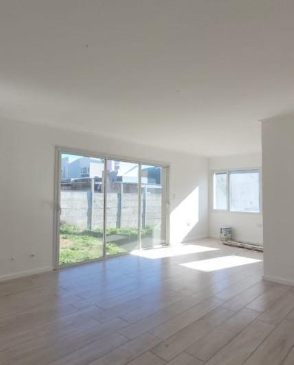 Casa · 90m² · 6 Ambientes · 1 Cochera
