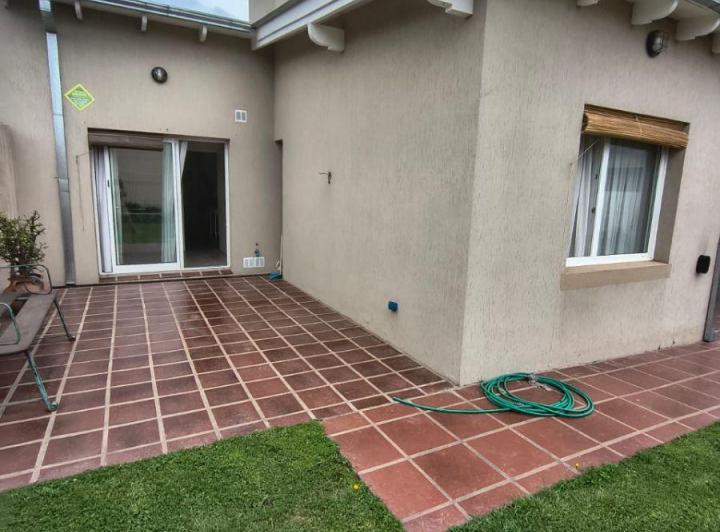 Casa · 102m² · 3 Ambientes · 1 Cochera
