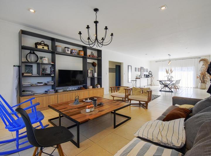 Casa · 157m² · 5 Ambientes · 1 Cochera