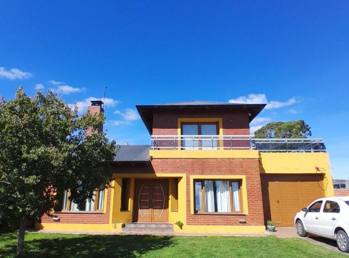 Casa · 217m² · 3 Ambientes · 1 Cochera