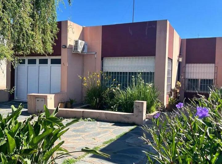 Casa · 200m² · 2 Dormitorios · 1 Cochera