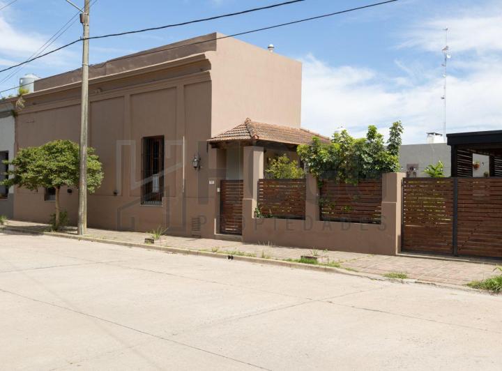 Casa · 170m² · 4 Ambientes · 1 Cochera