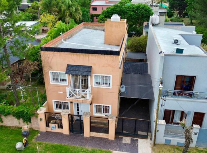 Casa · 189m² · 4 Ambientes · 3 Cocheras
