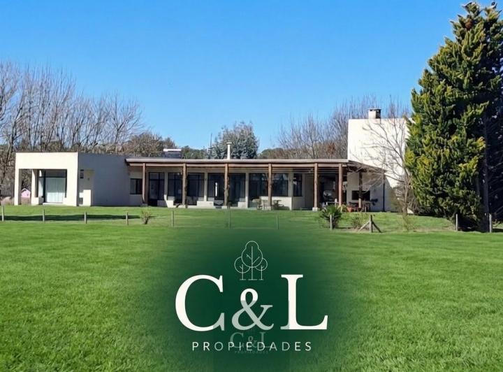 Casa · 395m² · 10 Ambientes · 1 Cochera