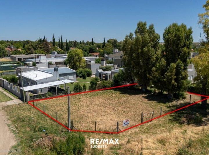 Terreno · 715m²