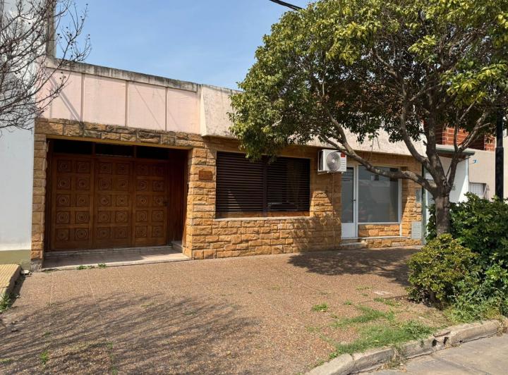 Casa · 177m² · 4 Ambientes · 1 Cochera