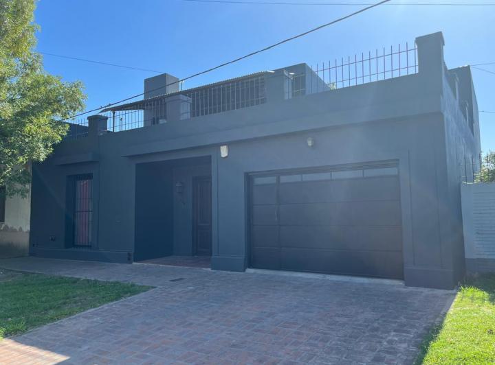 Casa · 95m² · 4 Ambientes · 1 Cochera