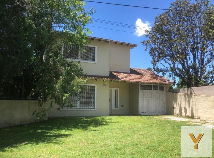 Casa · 250m² · 5 Ambientes · 1 Cochera