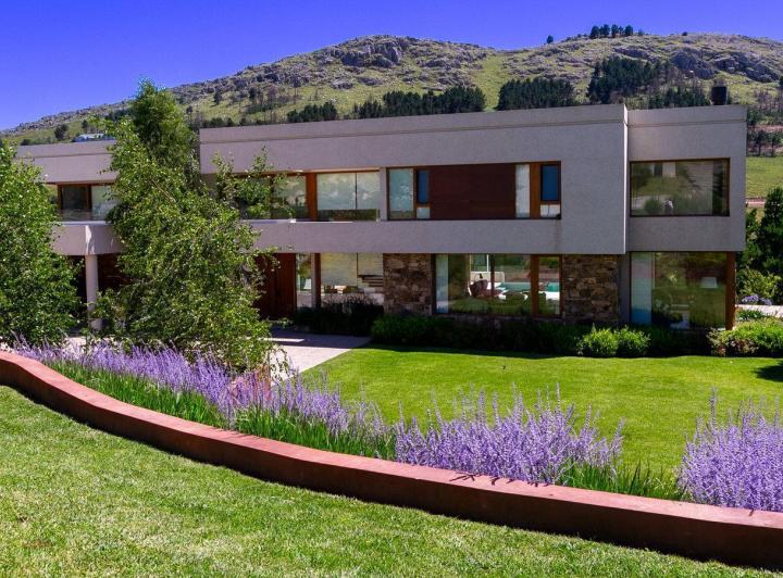 Casa · 885m² · 7 Ambientes