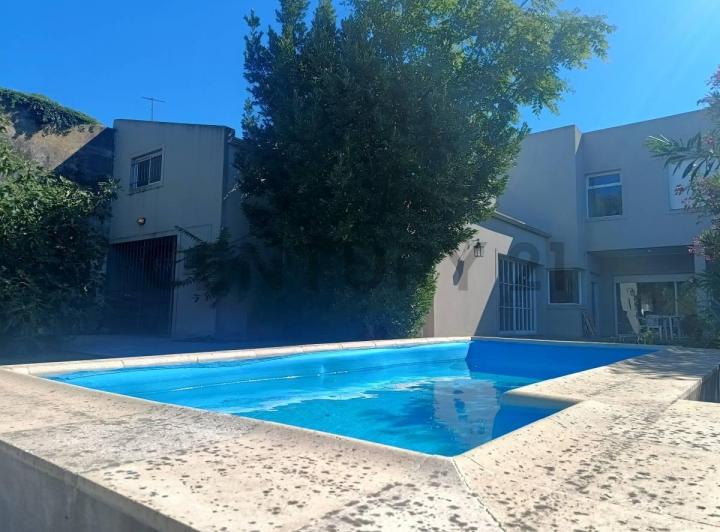 Casa · 300m² · 10 Ambientes