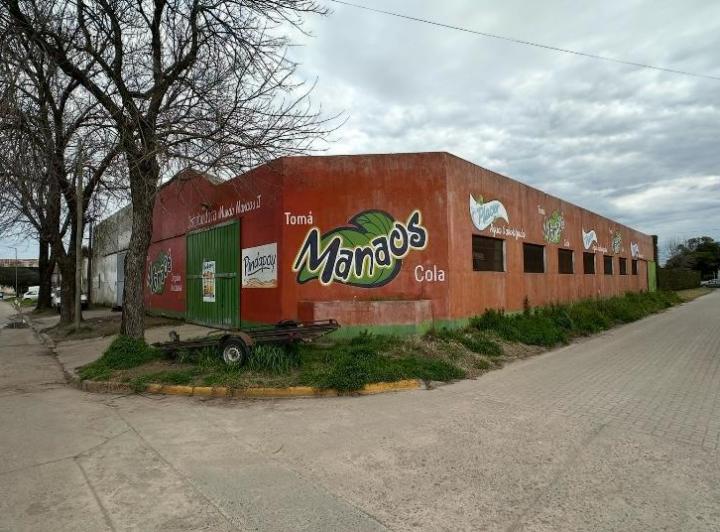 Local comercial · 735m² · 6 Ambientes