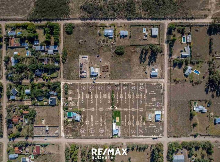 Terreno · 906m²