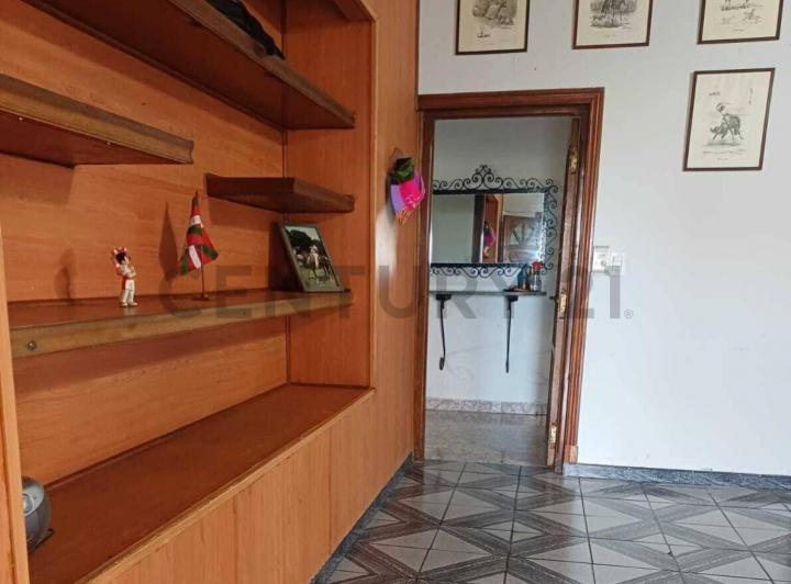 Terreno · 200m² · 6 Ambientes · 5 Cocheras