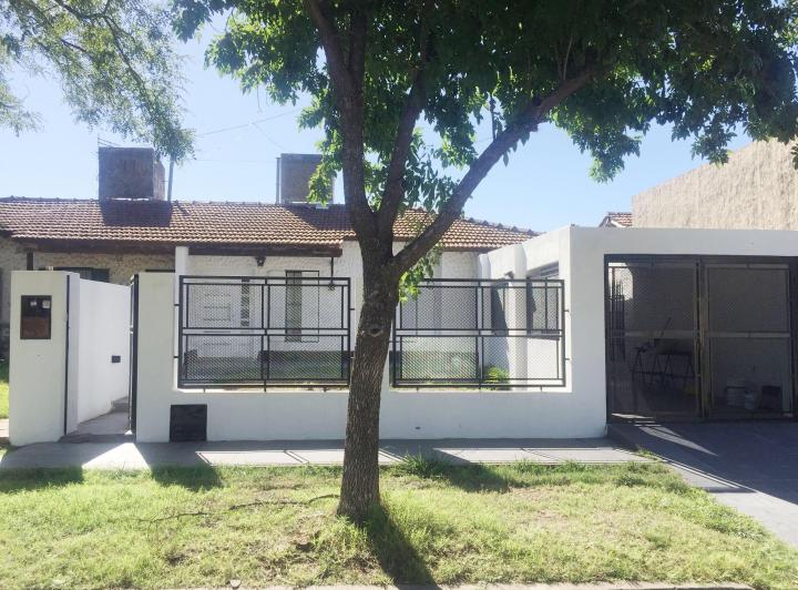 Casa · 80m² · 4 Ambientes · 1 Cochera