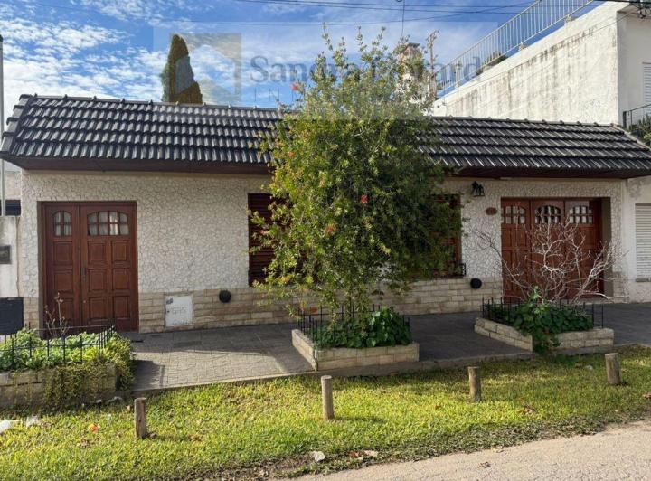 Casa · 100m² · 4 Ambientes · 1 Cochera
