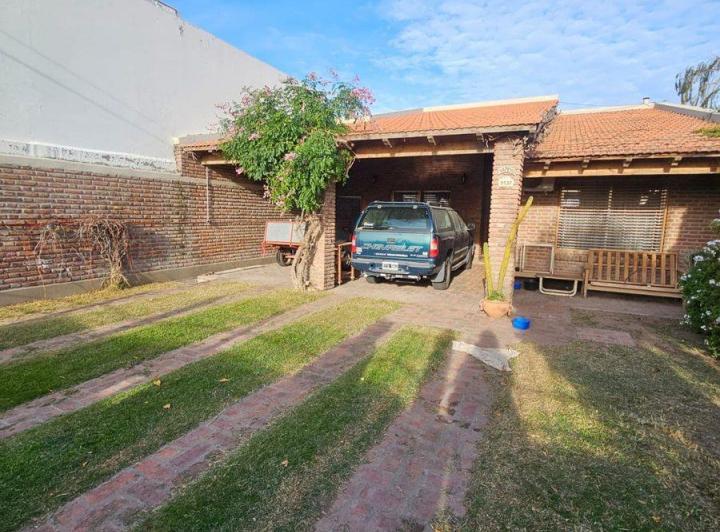Casa · 212m² · 4 Ambientes · 2 Cocheras