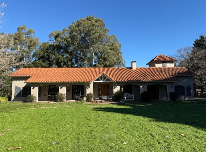 Campo · 390m² · 5 Dormitorios · 1 Cochera
