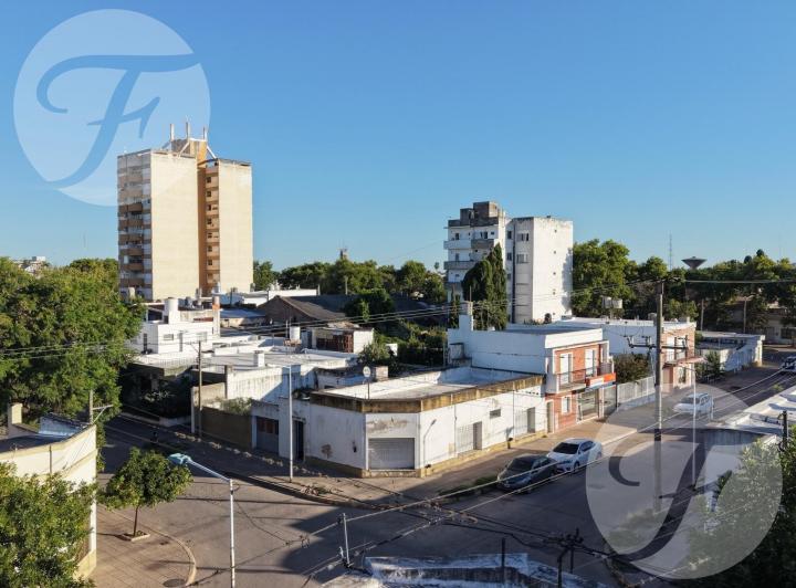 Terreno · 110m² · 4 Ambientes · 2 Cocheras