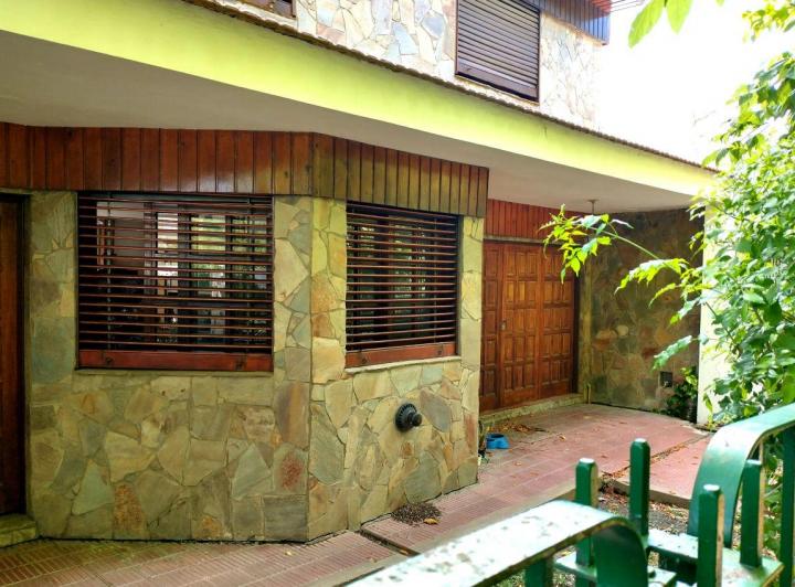 Casa · 650m² · 4 Ambientes · 1 Cochera