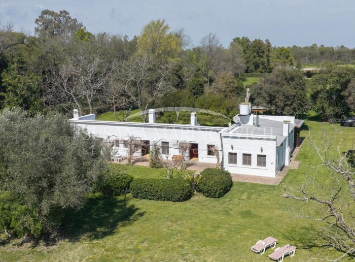 Casa · 220m² · 4 Ambientes · 1 Cochera