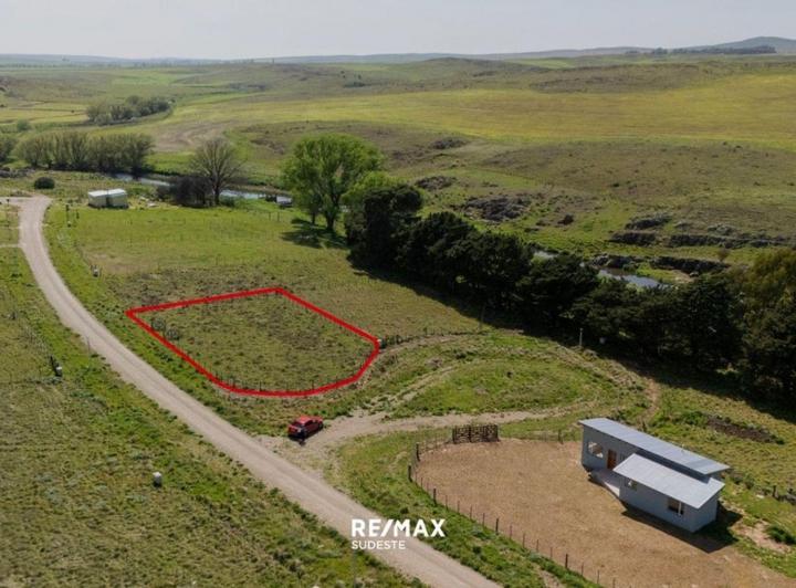 Terreno · 884m²